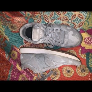 Saucony tennis shoes